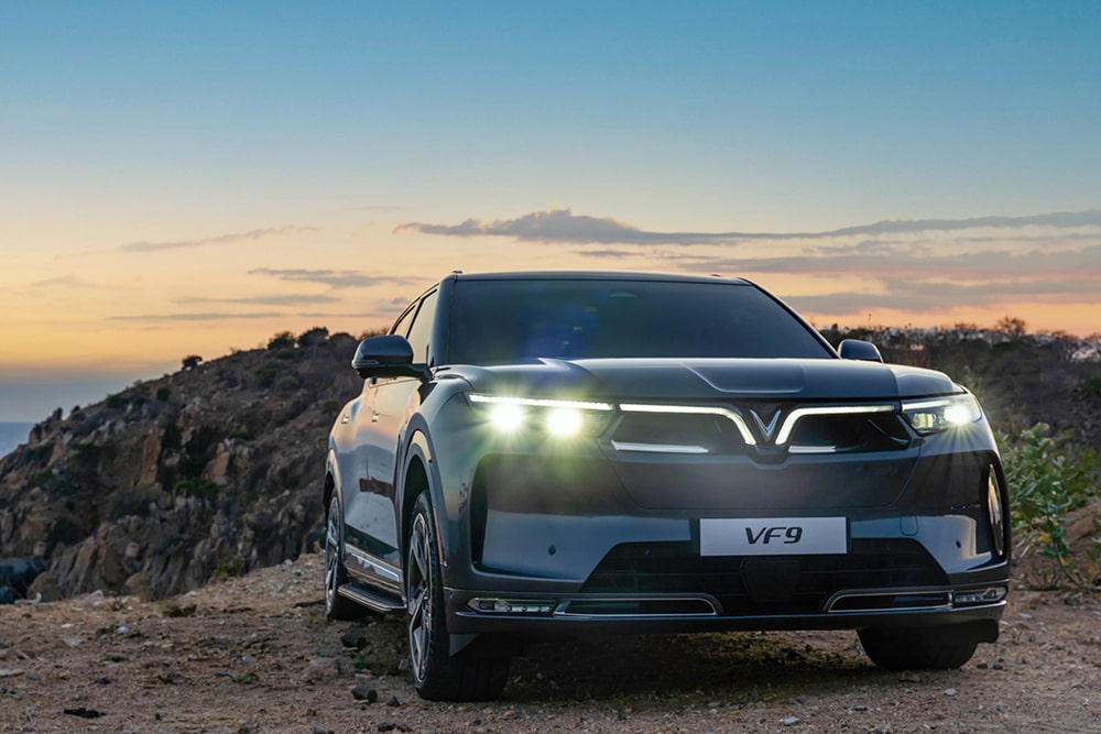 VinFast VF 9 Neptune Grey A7305495 copy min